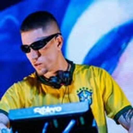 @_djpellis profile image