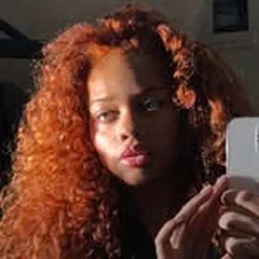 @_emlora profile image