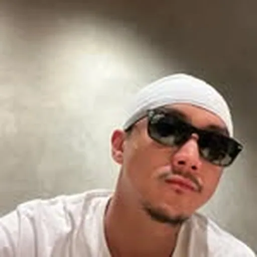 @_jhush profile image