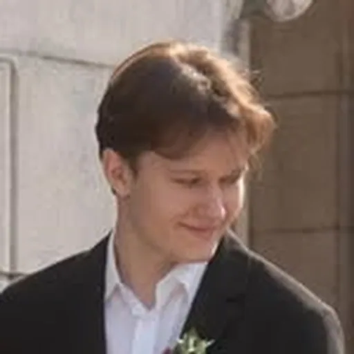 @_lesny profile image