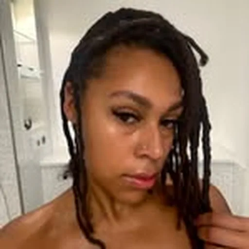 @_naomimt profile image