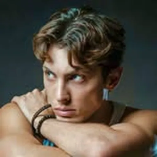 @_quinnholmes profile image