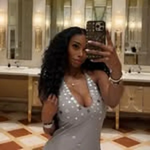 @_royaleroxy profile image