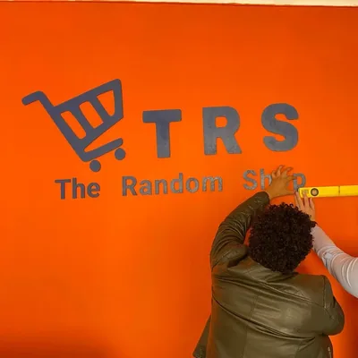 @_therandomshop profile image