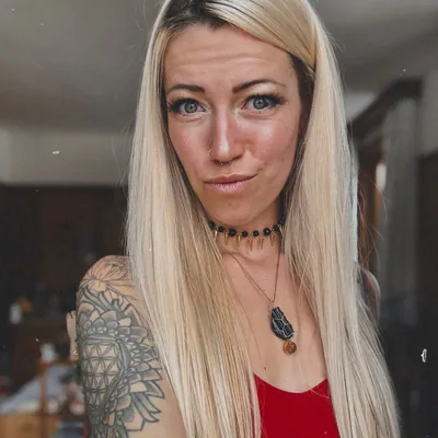 @_yxssix profile image