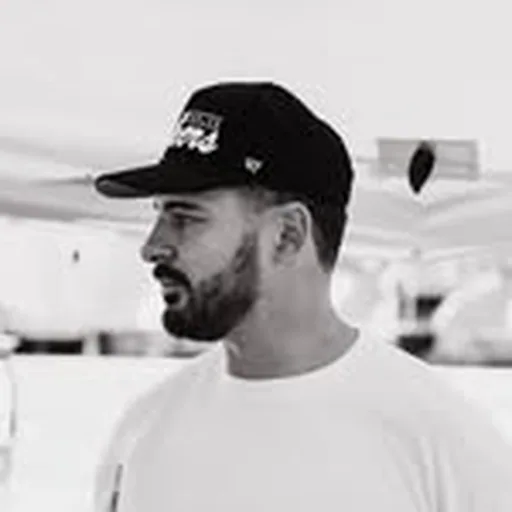 @aaronhackett_ profile image