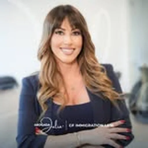 @abogadadeinmigracionjulia profile image