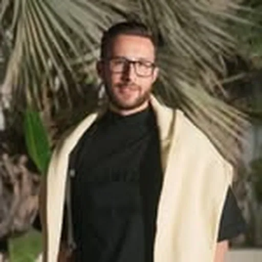@adamov_d profile image