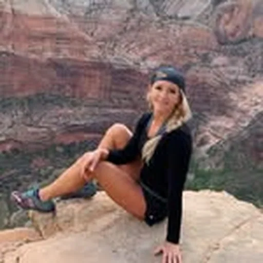 @adventuretravelista profile image