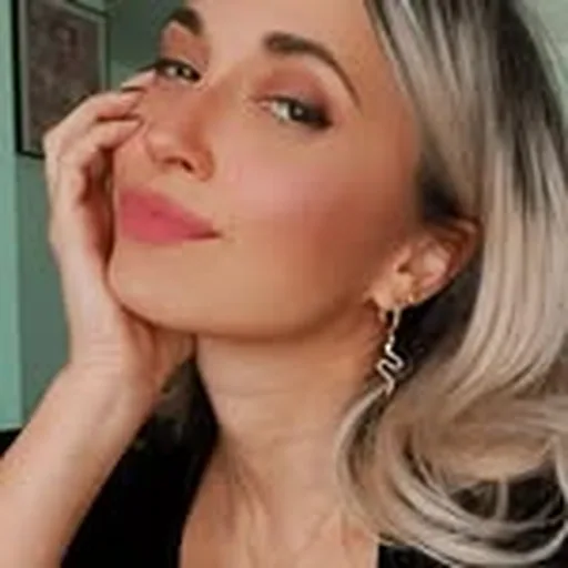 @aidamakeup profile image