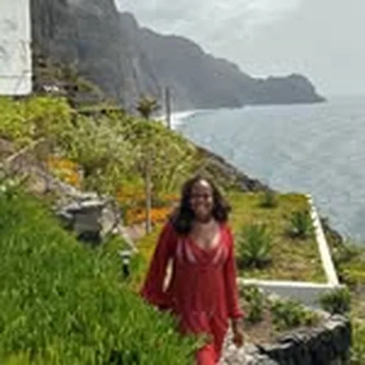 @ainadada_ profile image