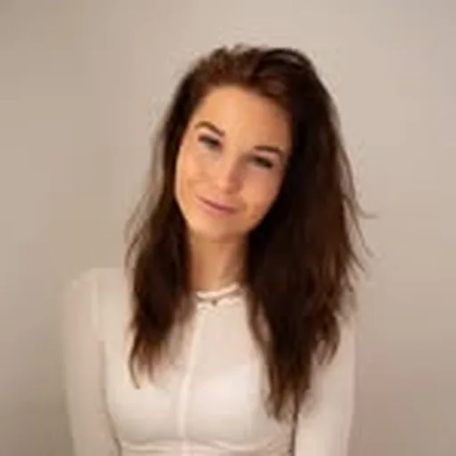 @alinaajolie profile image