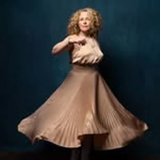 @amyhelmmusic profile image
