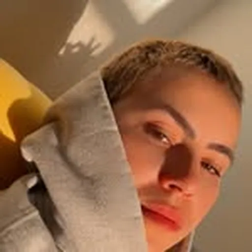 @anaescorse profile image