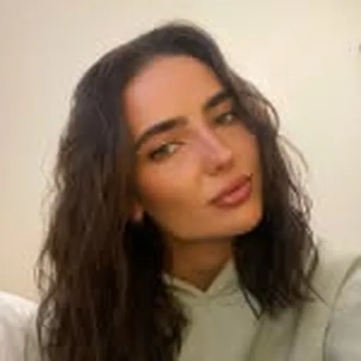 @angieholdenn profile image
