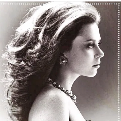 @annafriel profile image