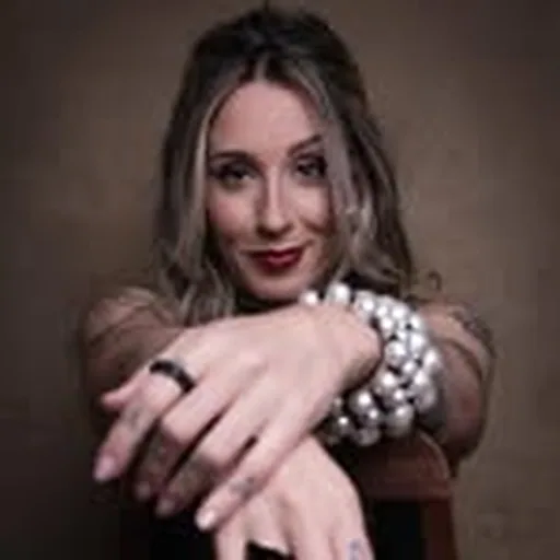 @annalureal profile image