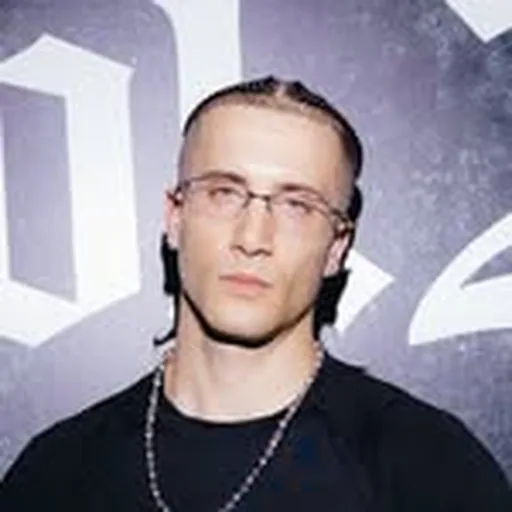 @avamvsic profile image