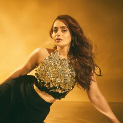 @ayeshaakhan_official profile image
