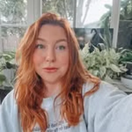 @bookedwithrae profile image