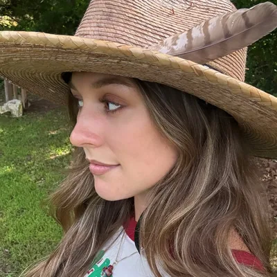 @botanicallyhannah profile image