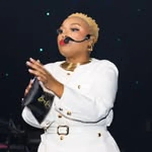 @bucyradebe_za profile image