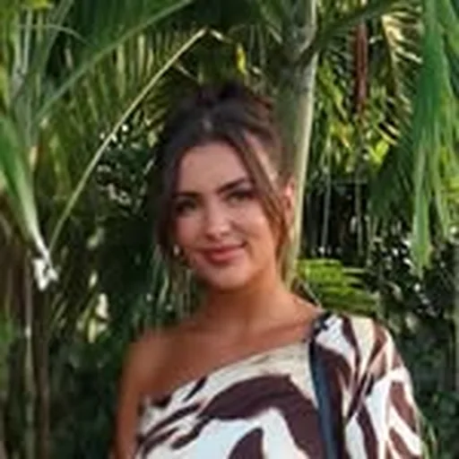 @by_whitney profile image