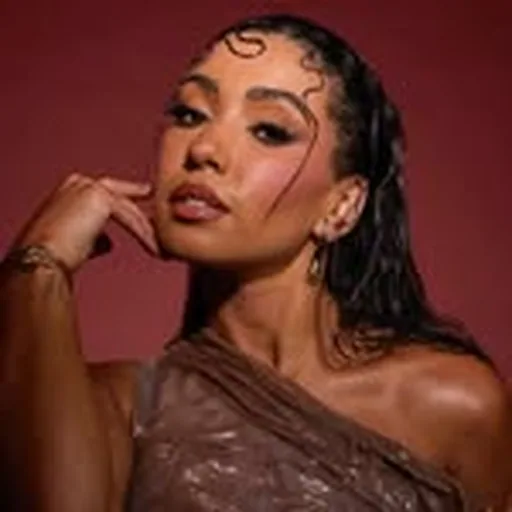 @carlymlawrence profile image