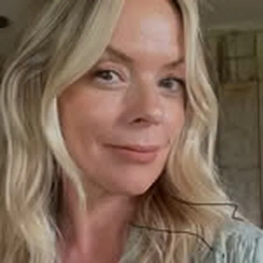 @carolinebarnesmakeup profile image