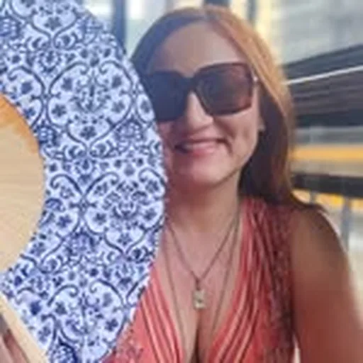 @chicago_travelgirl profile image