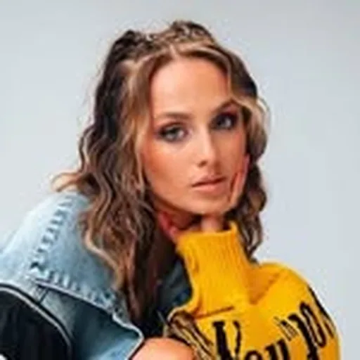 @chloebeemusic profile image