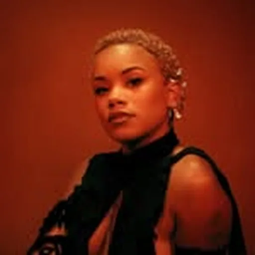@chloemoimusic profile image