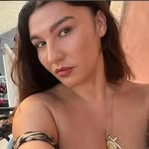 @chloerosolek profile image