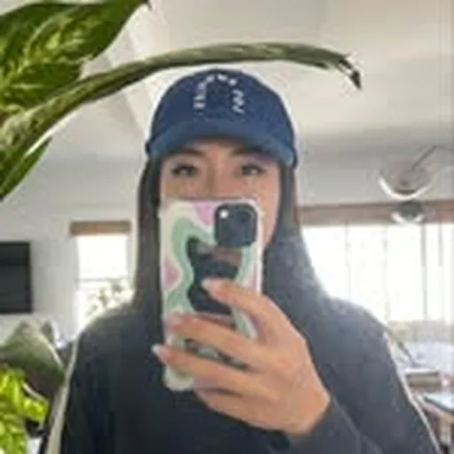 @claresim_ profile image