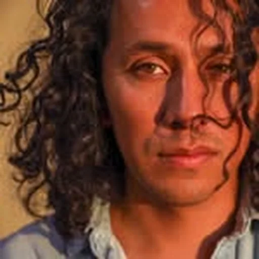 @curlytraveler profile image