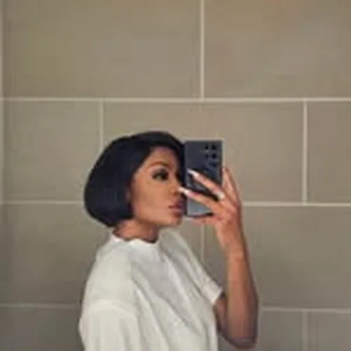 @cynfashionfiles profile image