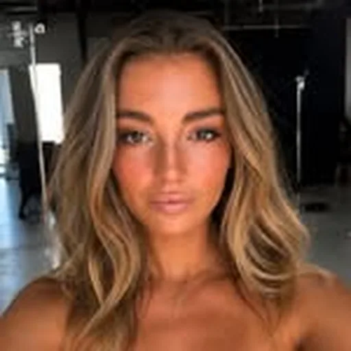 @daisycox_ profile image