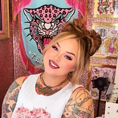 @danielleholyoaktattoo profile image