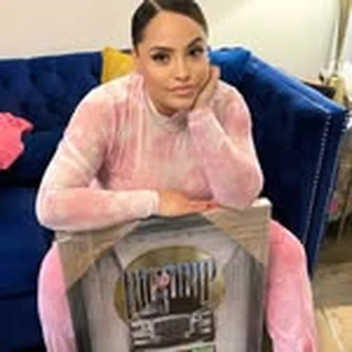 @darlenedeluna profile image