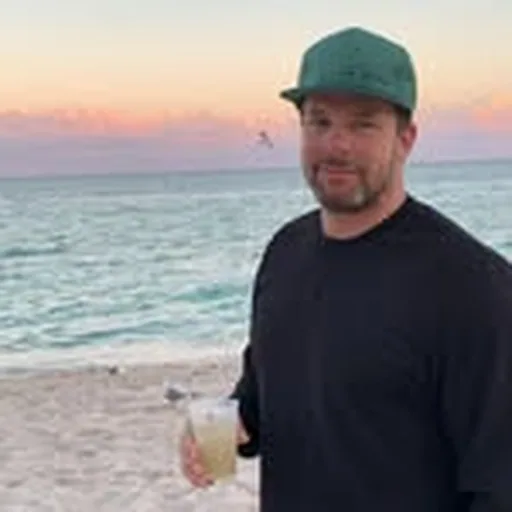 @derekwhite_ profile image