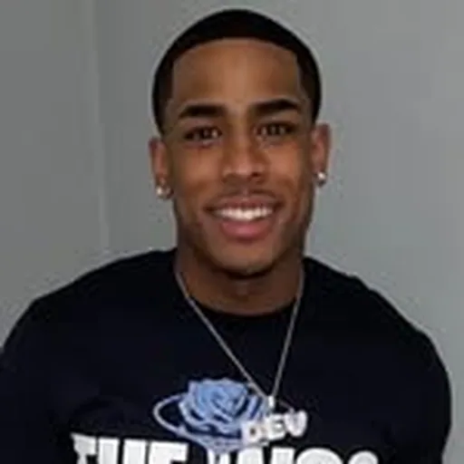 @devstro_ profile image