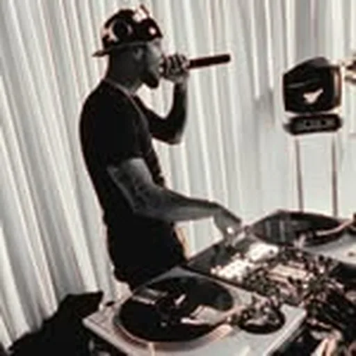 @djdrew_ profile image