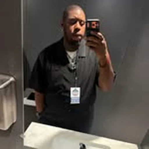 @djholmesnyc_ profile image