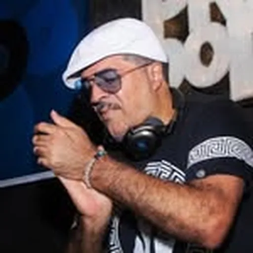 @djhum profile image