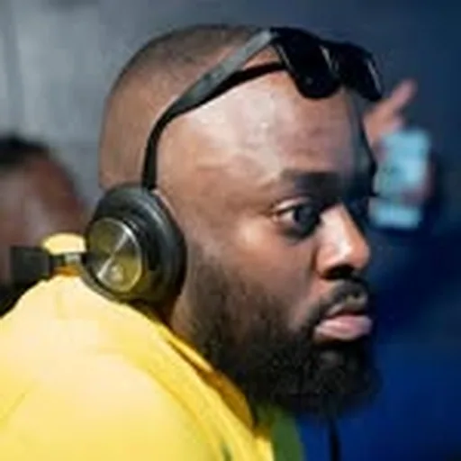 @djnyari_ profile image