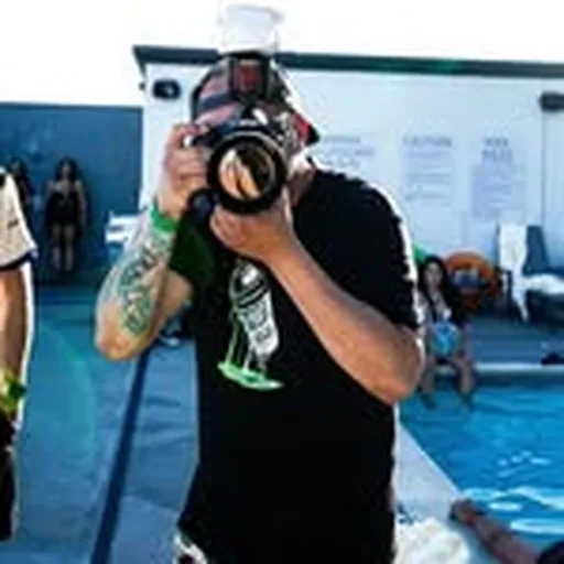 @dluxx.raw profile image