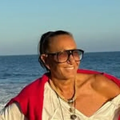 @donnakaranthewoman profile image