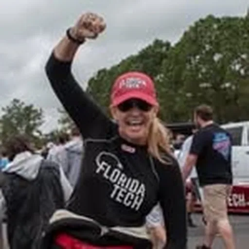 @elaine_larsen profile image