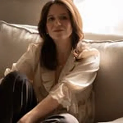 @elaperona profile image