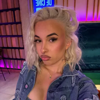@eleenadiaaz_ profile image